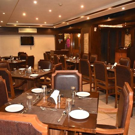 Hotel Royal Highness Ahmedabad Exterior photo