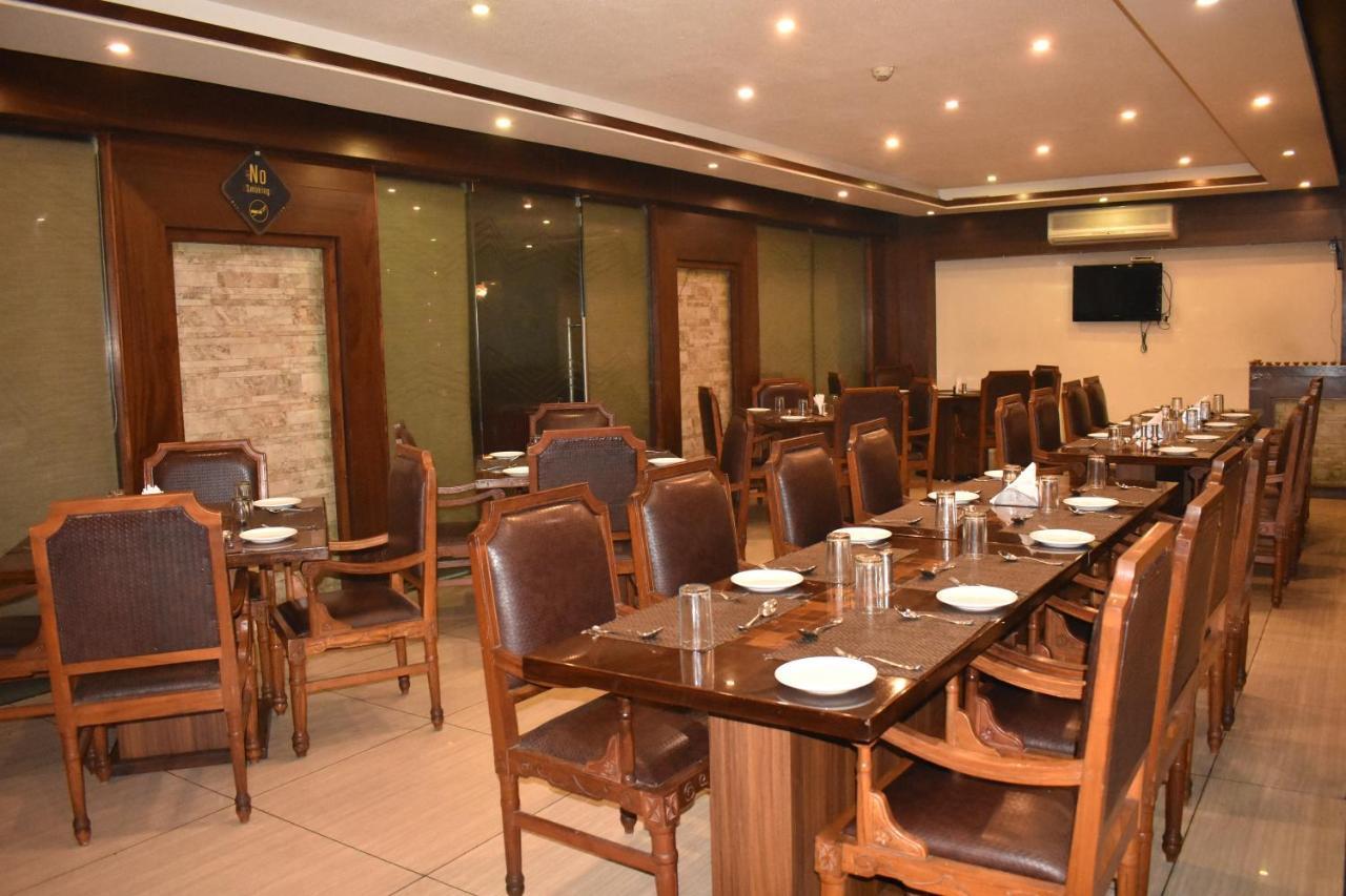 Hotel Royal Highness Ahmedabad Exterior photo