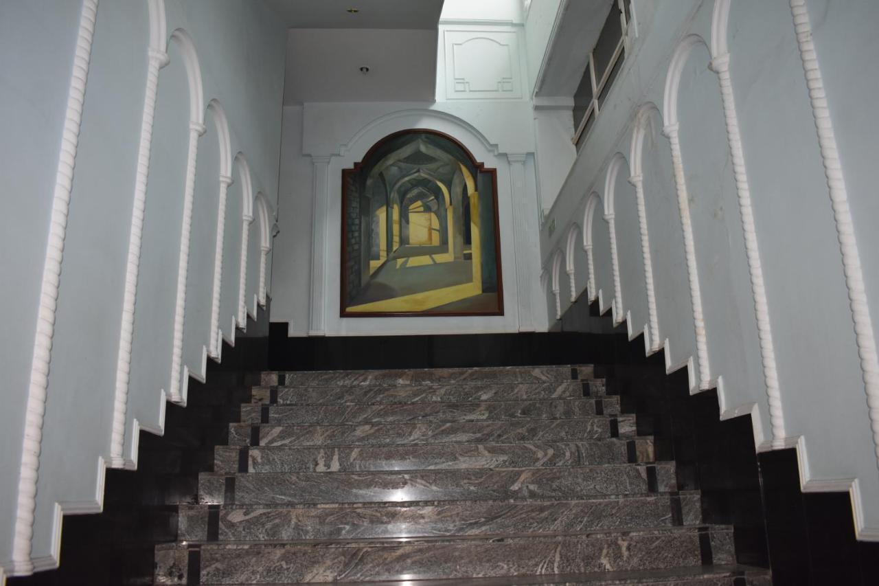Hotel Royal Highness Ahmedabad Exterior photo